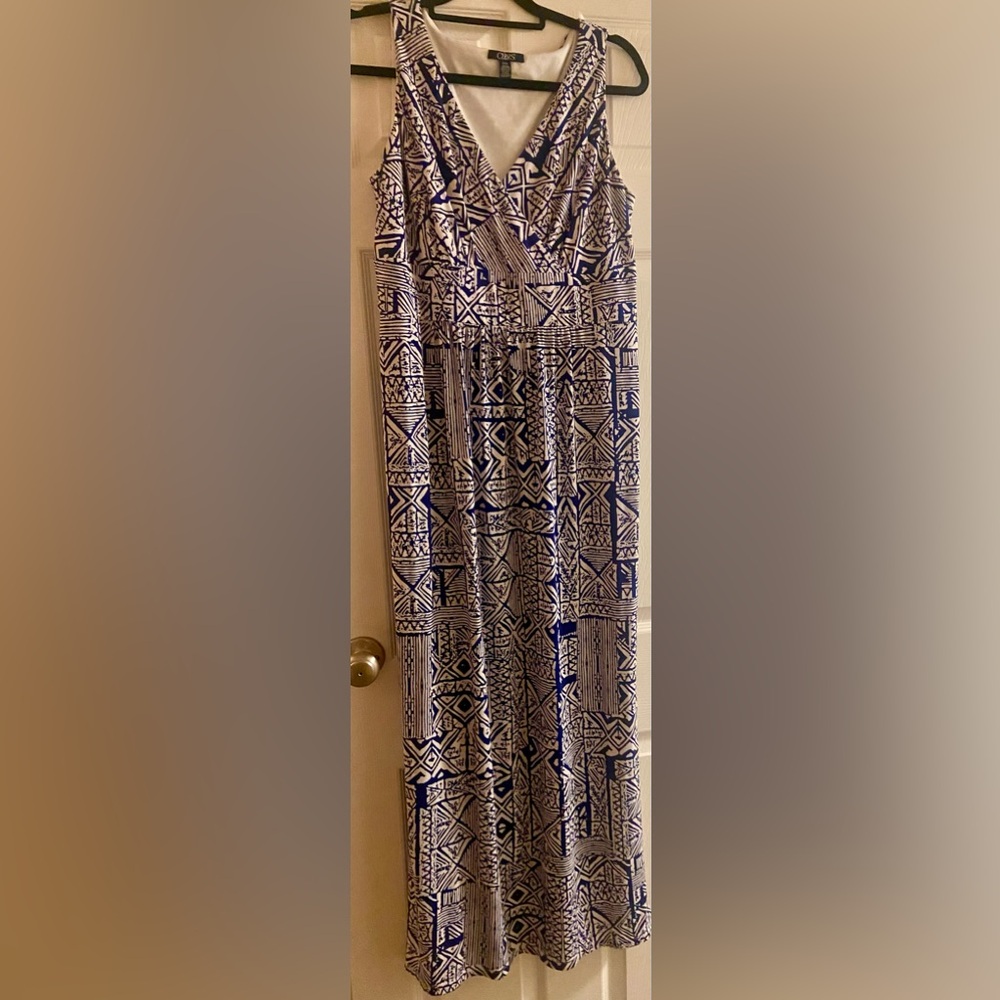 LDS CHAPS SIZE L SLEEVELESS MAXI DRESS WITH “V” NECK IN LIKE NEW CONDITION!!